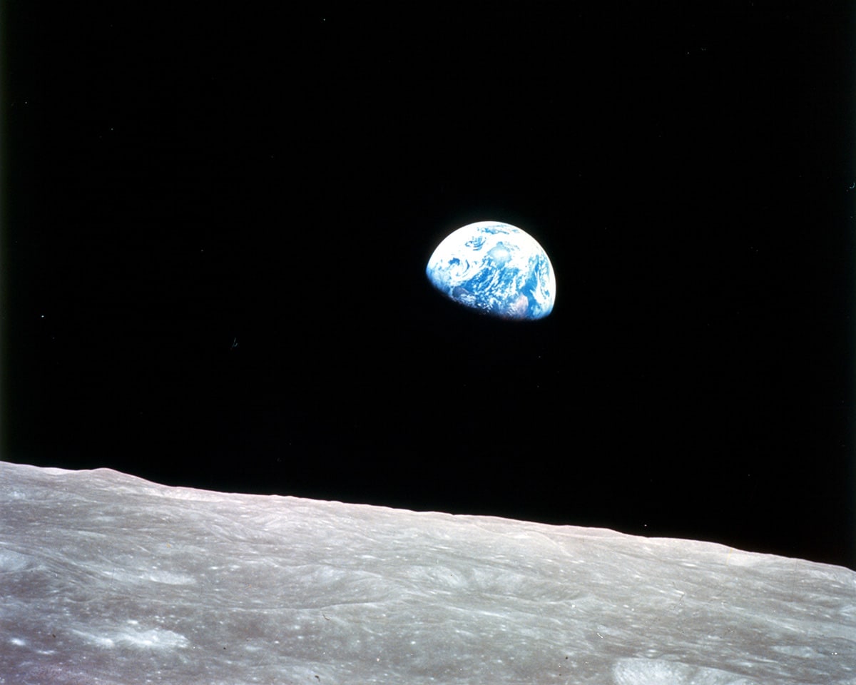 Viewing the Earth from the Moon