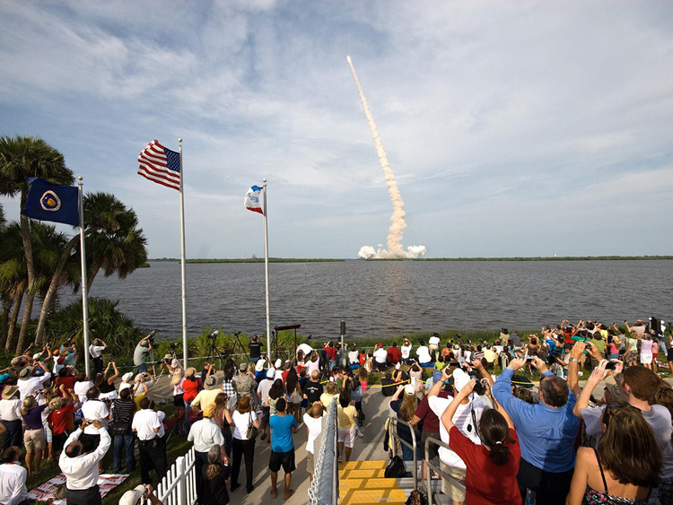 launch crowd banana river nasa