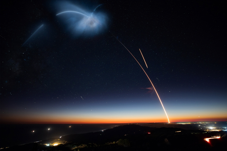 spacex rocket launch into space at night